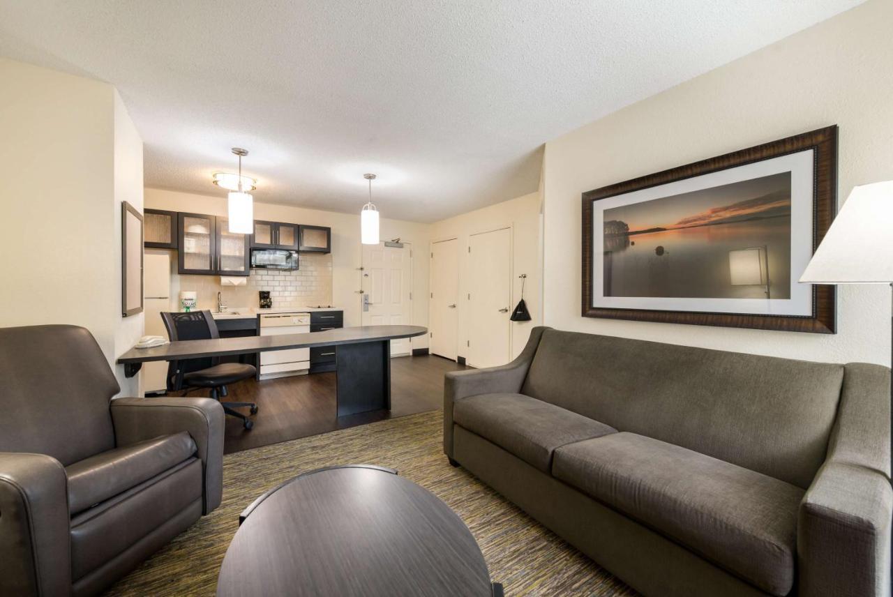 Sonesta Simply Suites Hampton Extérieur photo