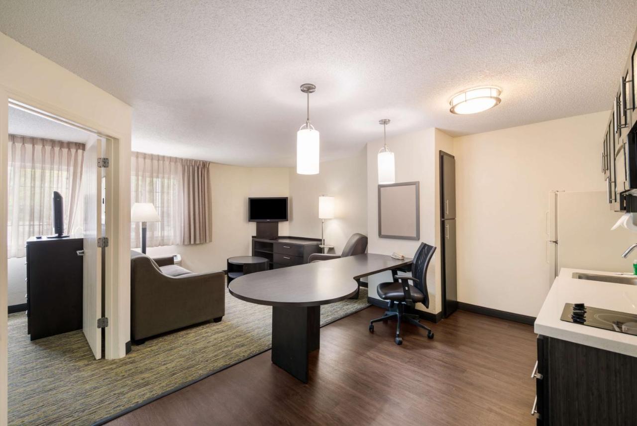 Sonesta Simply Suites Hampton Extérieur photo