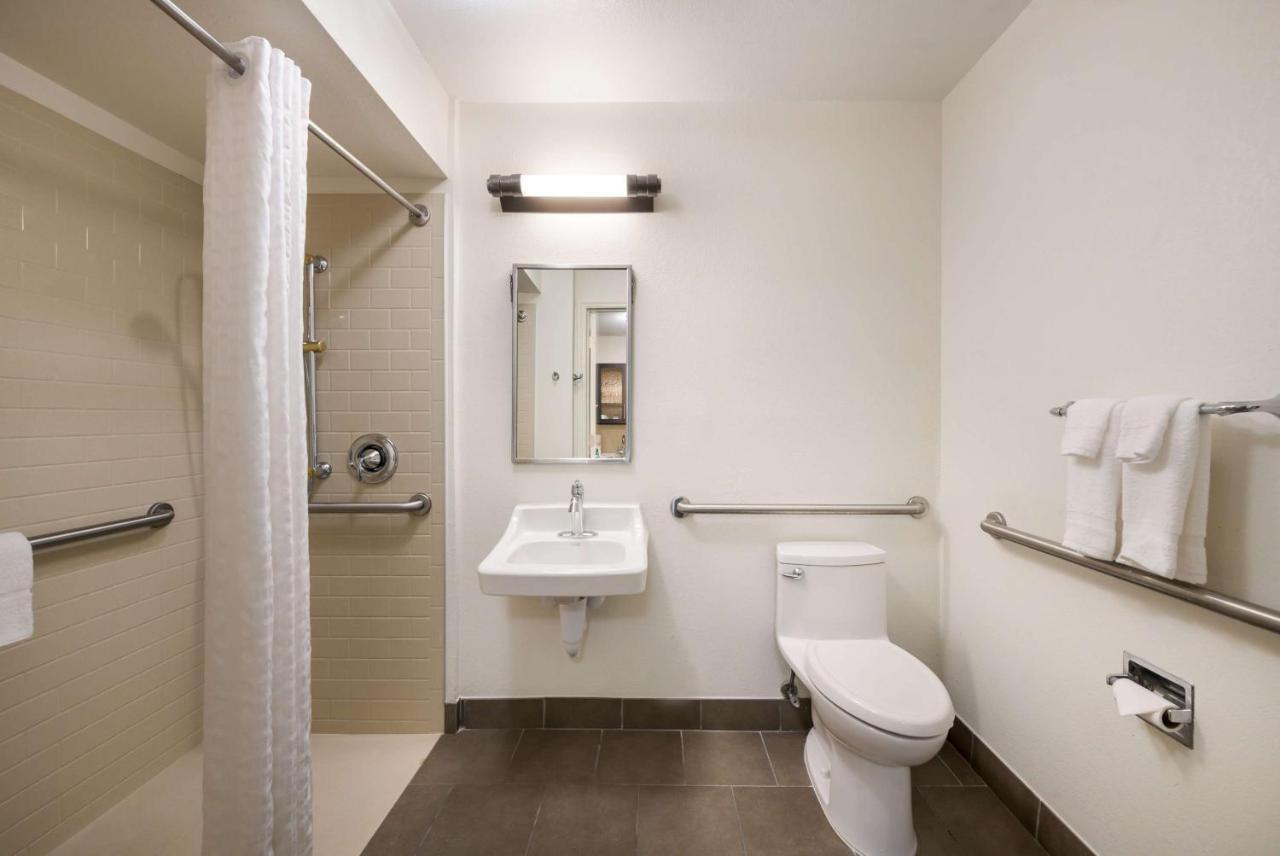 Sonesta Simply Suites Hampton Extérieur photo
